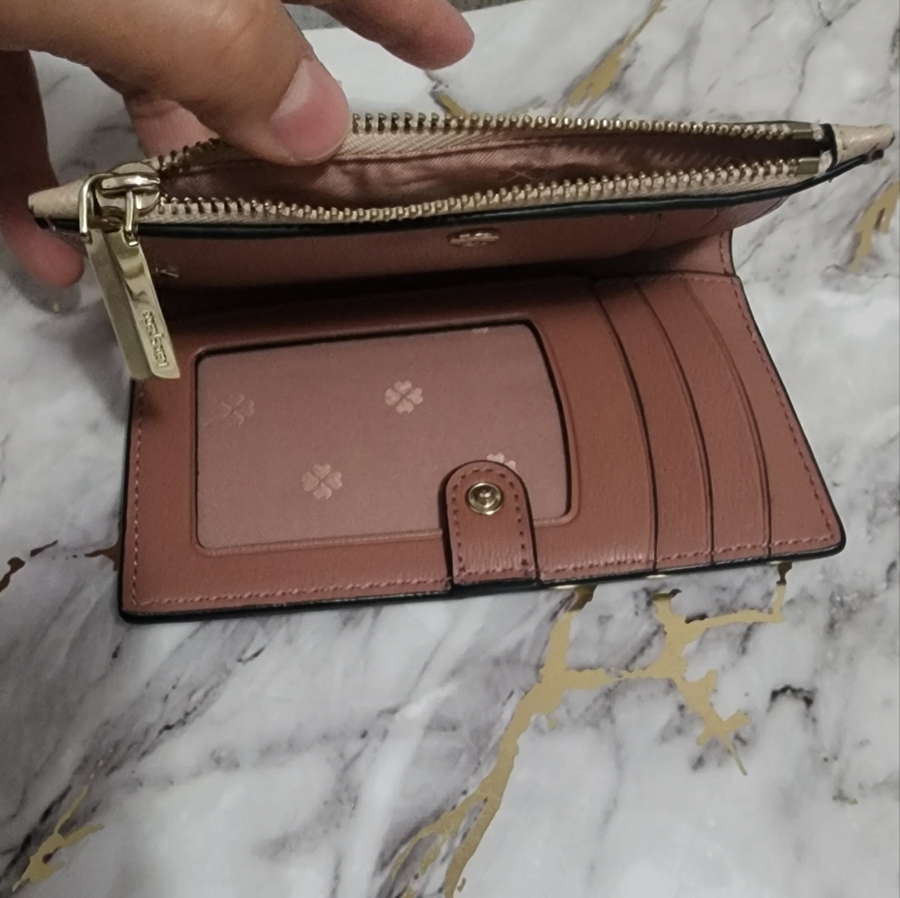 🌷NWOT Kate Spade Spencer Small Slim Bifold Black and Beige Wallet🌷 - Picture 5 of 6